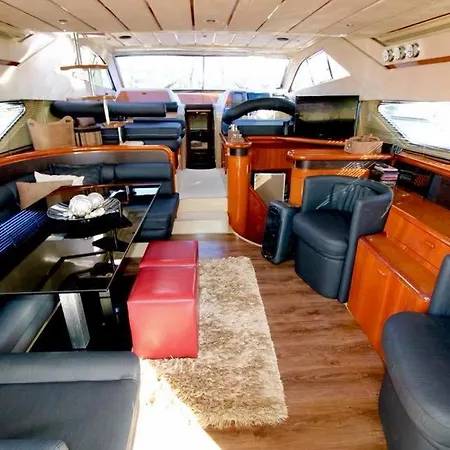 Botel Ferretti 57 Flybridge *