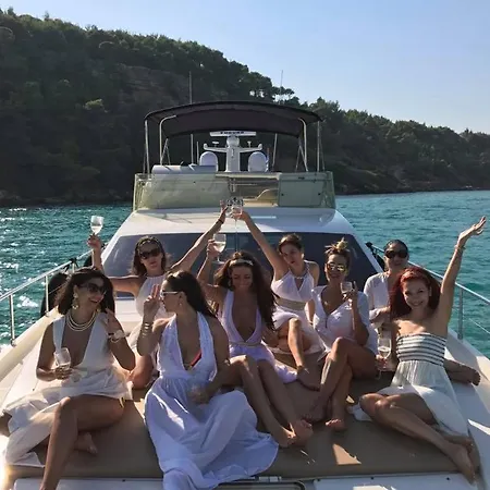 Botel Ferretti 57 Flybridge *